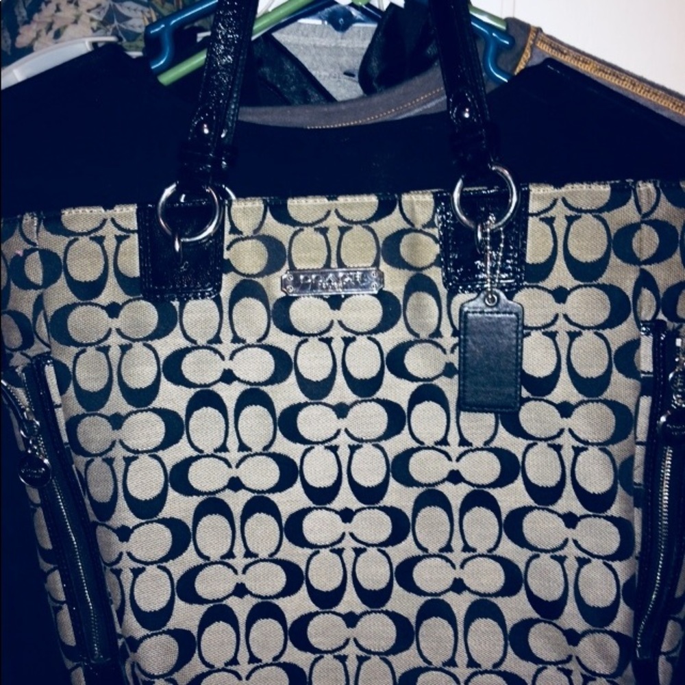 Great condition black and grey coach tote!